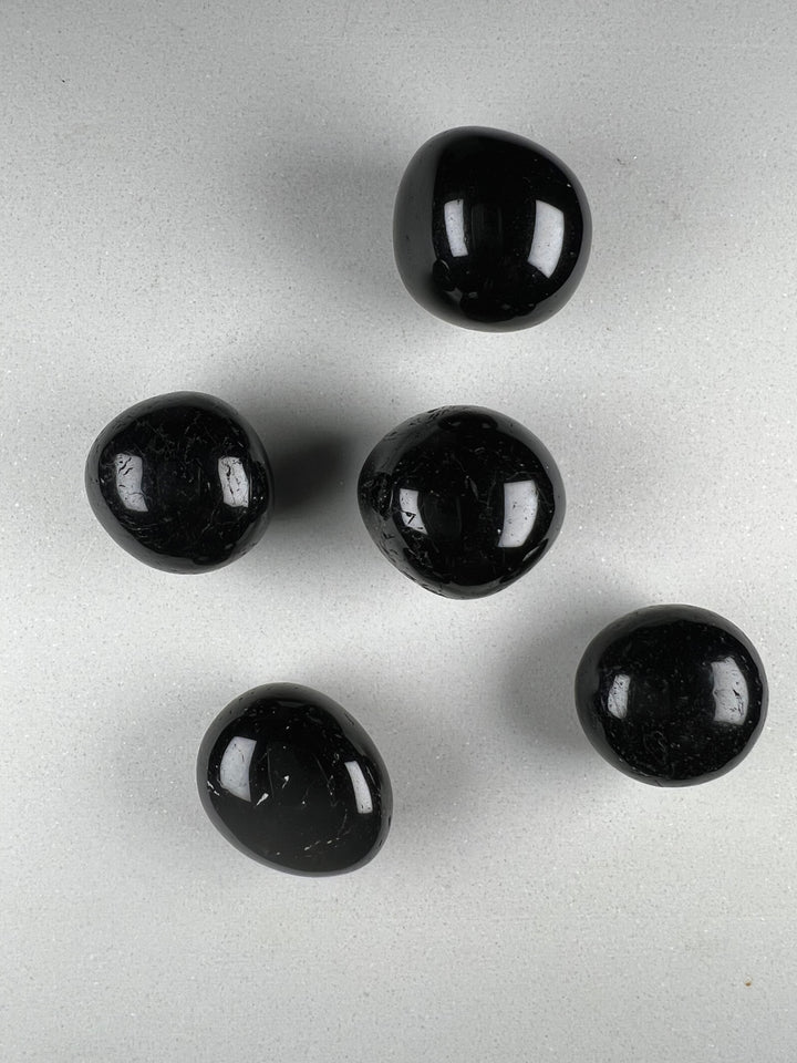 Turmalin Schörl (schwarz) Trommelsteine, ca. 15g, Ø 2 - 3 cm, A Qualität